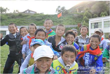 7��14�������⵽�����·�����ٹ���֮��6��󣬏�(f��)����W(xu��)����֧�υf(xi��)��(hu��)��֧���(du��)�K�ڵ��_(d��)��(sh��)�`������ɽ�ϼӲ�h�����l(xi��ng)����С�W(xu��)��֧�̹�������չ�_���D��ȴ����r(sh��)��С�W(xu��)��������ӭ���(du��)�T���ĵ�����