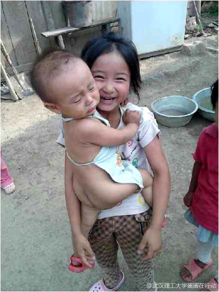 7��17�������������Єӡ��F(tu��n)���η�ꠌ�֧�̵ĺ��ӂ��M(j��n)���˼��L�����o���ӂ���ȥ�˺��ε�������һ��꠆T�f�����F(xi��n)�ڽK���˽⺢�ӂ�?y��u)�ʲô���t����߀�О�ʲô���С�С���֡���С�������@���ɽ·��ĺ��y�ߣ��еĺ����όW(xu��)ǰ߀���Ƚoţ��ݡ������D�ϵ�СŮ���mȻ���g����������ܵ��ѽ�(j��ng)ʮ�֋��졣