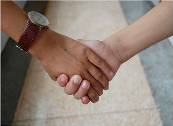 7��19�������ݾ���վһ������С�ҵ��к�Ҫ�x�_�ˣ��ѹ�ͬ��̎ʮ����ĺ��ӂ��͡�������꠆T��ʮ�ֲ��ᡣ�D��С�Һ�꠆T�o�յ��p����һ��꠆T����ӛ���������҂��֠����������B��������