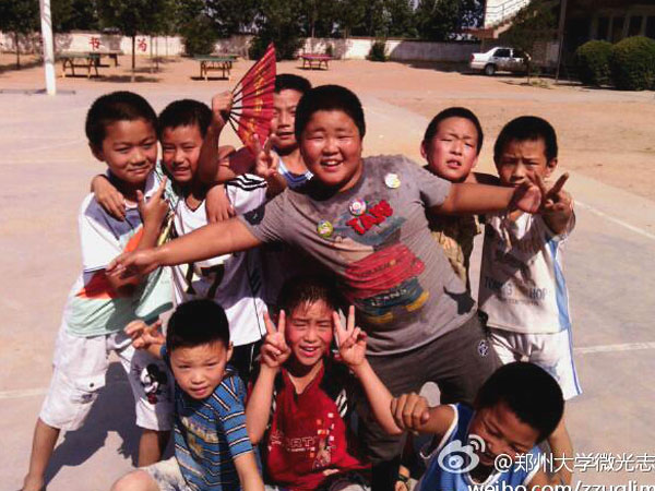 7��17�������ƻ����s�Q��������������ٿh�R��ƺ�l(xi��ng)��?j��ng)_С�W��ȭ��С꠆T����Ȼ�����ڵ��ž������������ڞ��������ݴ�W��΢�⡱־Ը�߈F��e�k�ĵ���ˇ�R�����ʂ���