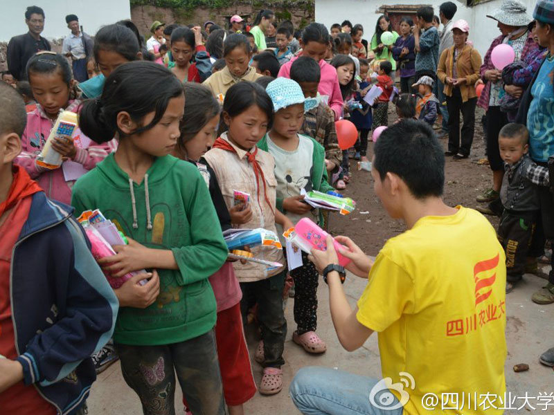 7��28������(j��ng)�v��2��(g��)��С�r(sh��)��ɽ·���Ĵ��r(n��ng)�I(y��)��W(xu��)����·ꖹ⡱�F(tu��n)�(du��)�I���Đ������Y���(du��)�T�ʹ���Ĺ�ͬŬ�����\(y��n)���˴������K���͵��˺��ӂ������ϡ�