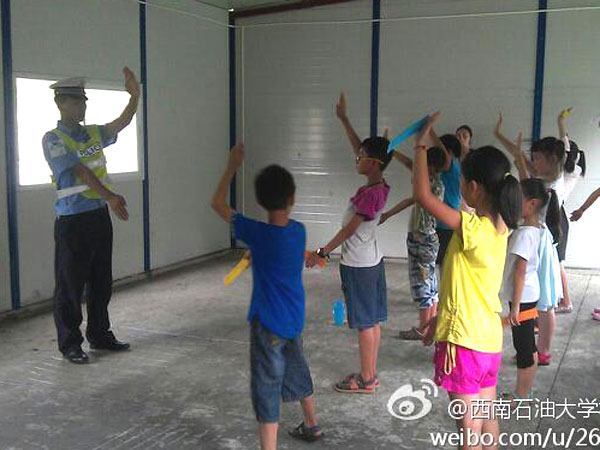 7��24��������ʯ�ʹ�W(xu��)У��(b��o)ӛ�߈F(tu��n)���Ű�֧��־Ը�(du��)�o���ӂ�����(l��i)��һ�ò�һ�ӵ��I(y��)�w�(y��n)�n�����а������t(y��)�����ώ����������ƌW(xu��)������ώ���N�I(y��)���(du��)�T��ϣ�������ӂ�?c��)ڸ���(g��)�I(y��)�ώ�ָ��(d��o)�����܌�(du��)δ��(l��i)���������Mϣ�����D�顰���������ڽ̌�(d��o)���ӂ���ָͨ�]�Ļ��A(ch��)�ք�(sh��)��