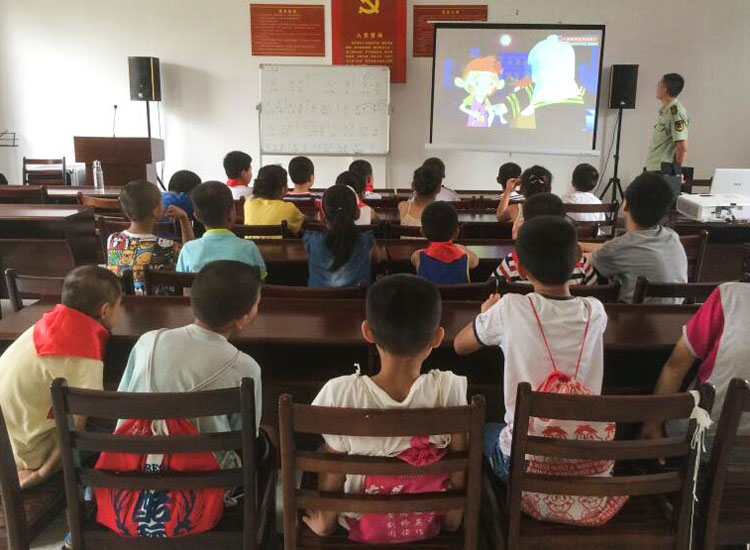 ־Ը����Ո(q��ng)���ą^(q��)�侯���(du��)��ǰ�����ٽoС���т���������ȫ֪�R(sh��)�v����