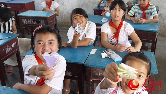 ���ϿƼ���W��һ��һ·���x��֧���c���ʷ�ؚ�{�Ќ��`�F��������ꖿh��¹ɽ�(zh��n)�u�ŸG���_չ�x��֧�̺ͷ�ؚ�{�У�־Ը�߽o���ӂ��_�O�ֹ��n�����D�麢�ӂ�չʾ�ֹ���Ʒ�����F��ṩ��