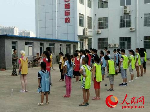 ɽ�|������W(xu��)����֮ꠡ������ʺ�塱�ġ��ʺ猚������־Ը�ߌ����ͷ����ˆT��Ů��ͥ�еĺ��ӣ���ɽ�|̩��С�ח�܊��Ӗ(x��n)�������_չ��������I��������F��ṩ��