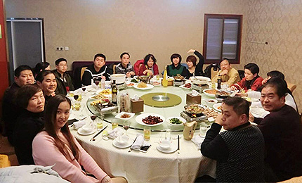 ���İ�̎�����l(xi��ng)���ҵļ��l(xi��ng)�������ھW(w��ng)���´����L(f��ng)���(d��ng)�У���(sh��)������(l��i)�Ը��صľW(w��ng)��ͨ�^(gu��)�R�^�����ֺ�΢ҕ�lӛ����Լ��ڼ��l(xi��ng)����Ҋ(ji��n)�������@Щƽ��(sh��)�Ľ�����������֟o(w��)���B͸������Đ�(��i)�����^��ÿһ�c(di��n)΢С��׃�������ǰl(f��)�����l(xi��ng)�H��߅�Ĵ��������ܽo�l(xi��ng)�H����(l��i)�����ī@�ø����͌�(du��)�Լ����l(xi��ng)���Ժ����M�㡭��Ԕ��(x��)�� 