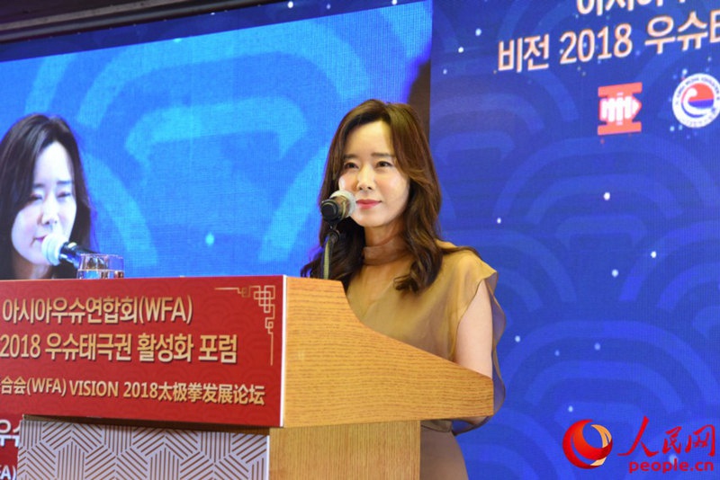 人民網韓國公司總經理周玉波出席論壇並致辭。裴埈基攝