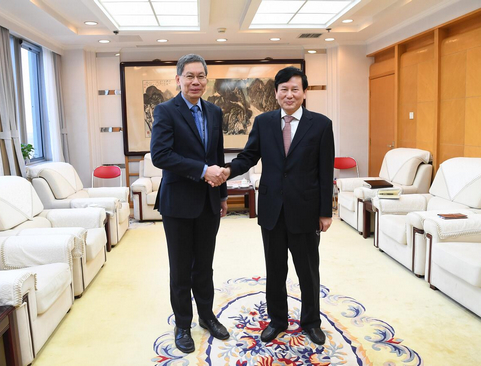 人民日報社社長、總編輯庹震會見新加坡駐華大使呂德耀一行