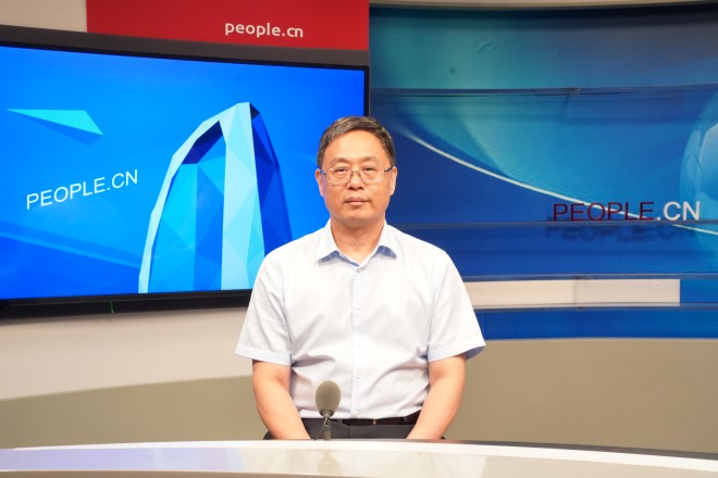 中國藝術(shù)研究院院長、黨委副書記周慶富做客人民網(wǎng)。張力洋攝