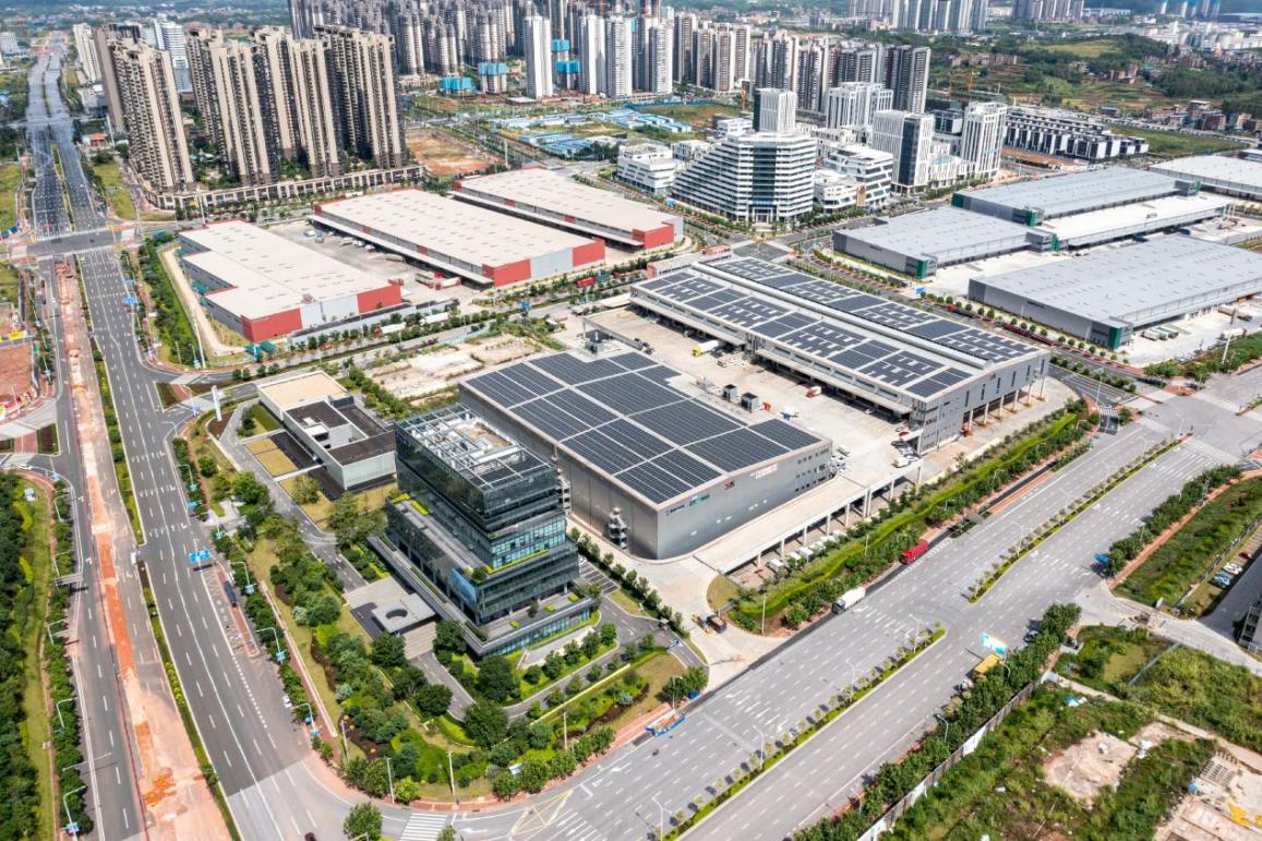 中新南寧國際物流園航拍圖。 人民網(wǎng) 嚴(yán)立政攝