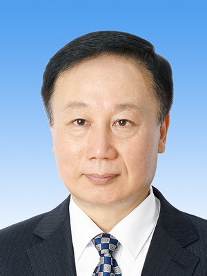 馬宏偉，男，滿族，1969年4月生，研究生學(xué)歷，中共黨員，現(xiàn)任人民日?qǐng)?bào)社副總編輯。