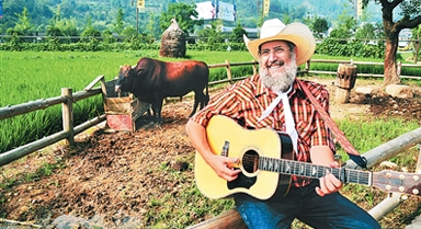 將親眼所見的中國唱給世界聽