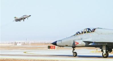 空軍西安飛行學(xué)院某部開展飛行訓(xùn)練